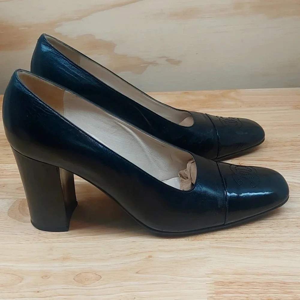 COCO CHANEL Black leather/patent Block heels CC logo EU 37 US 6.5-7 READ⬇️